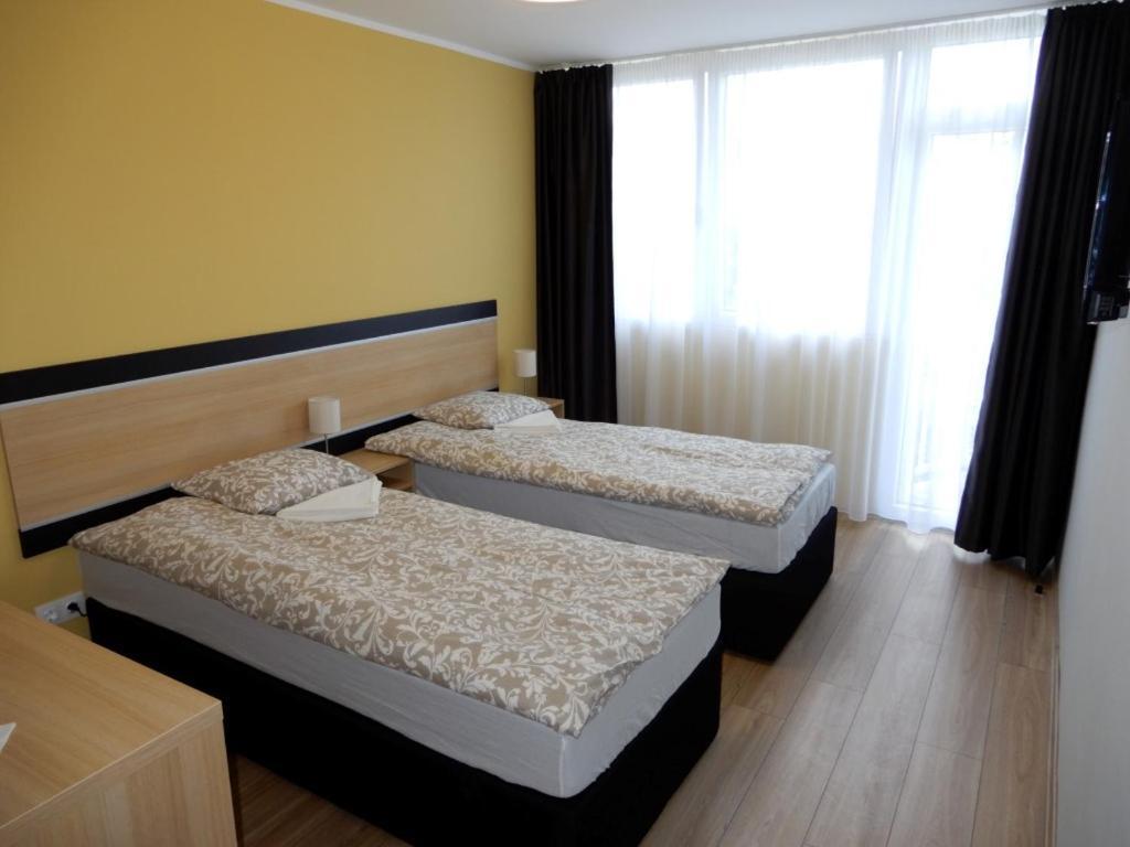Romahegy Rendezvenyhaz Bed & Breakfast Kaposvar Exterior photo