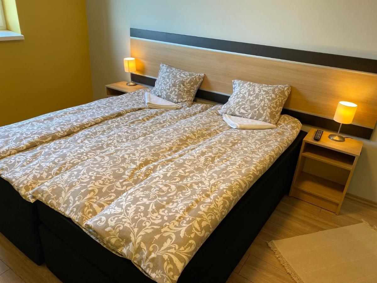 Romahegy Rendezvenyhaz Bed & Breakfast Kaposvar Exterior photo